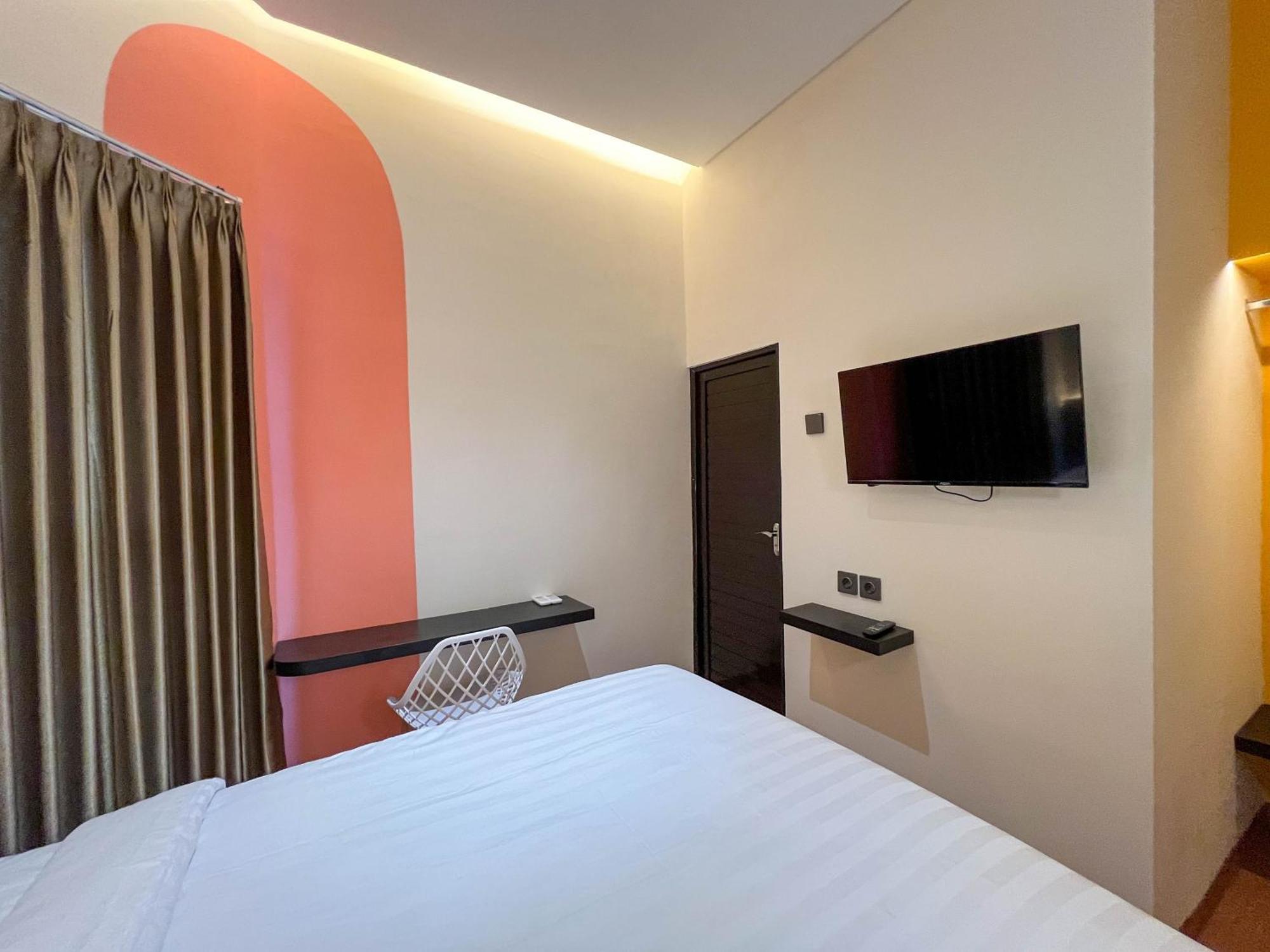 Sans Hotel Premiere Majapahit Semarang Exterior foto