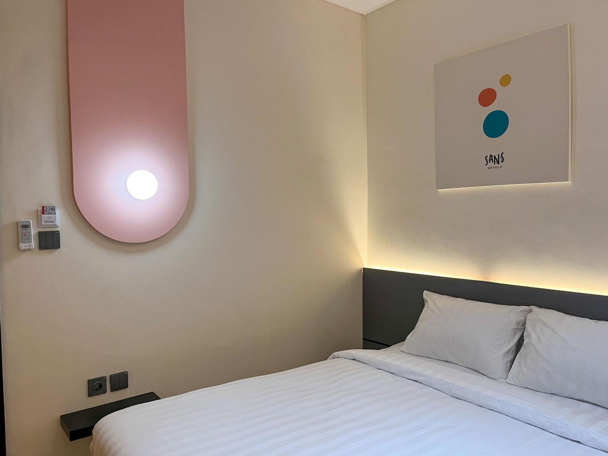 Sans Hotel Premiere Majapahit Semarang Exterior foto