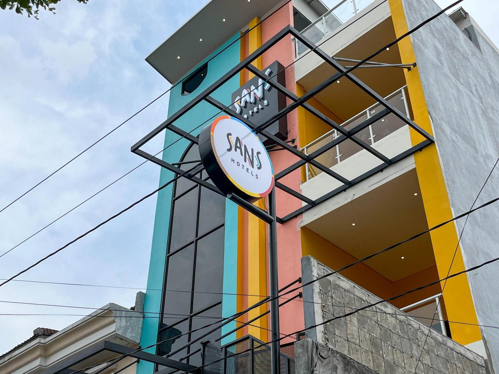 Sans Hotel Premiere Majapahit Semarang Exterior foto
