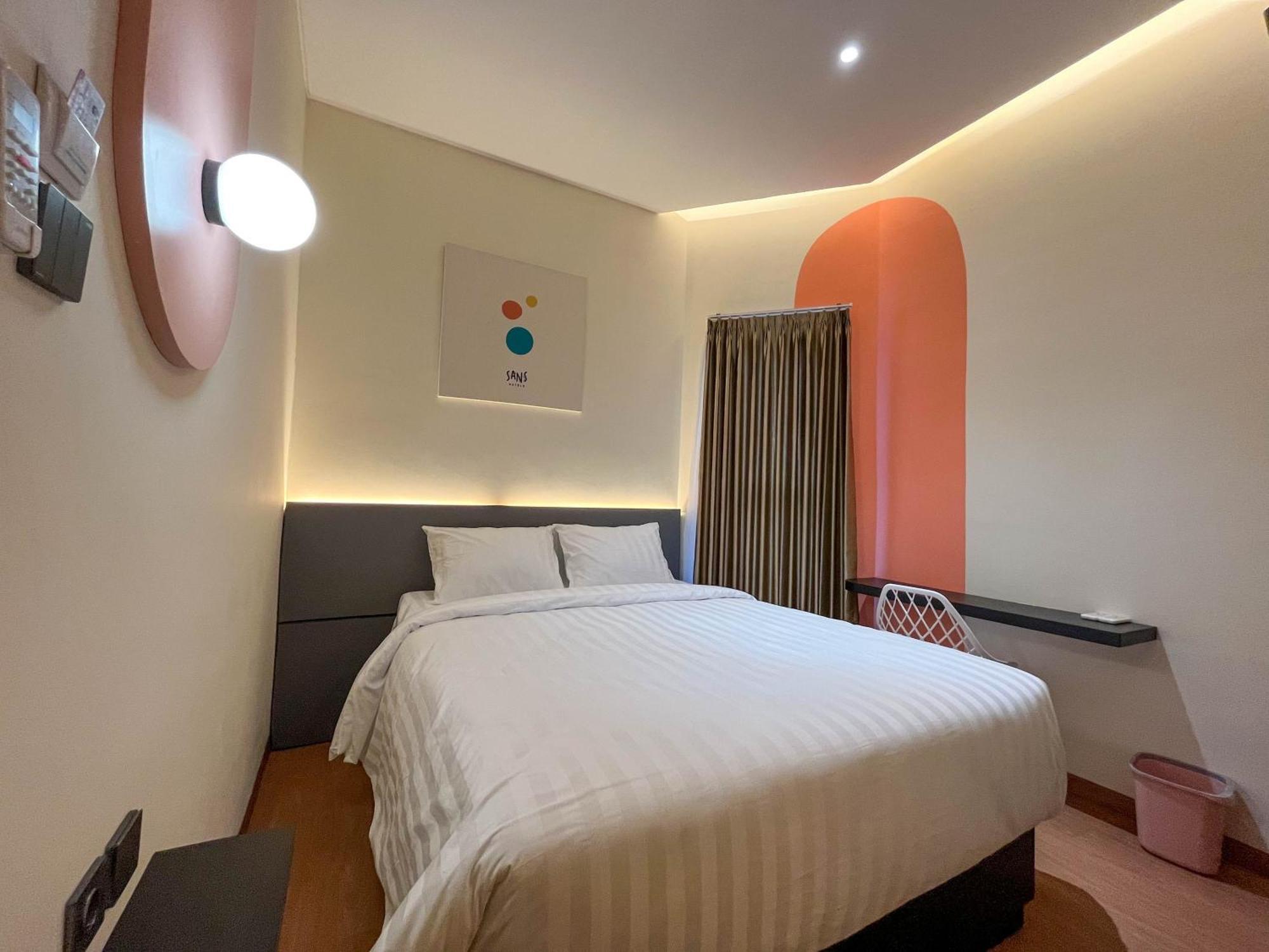 Sans Hotel Premiere Majapahit Semarang Exterior foto
