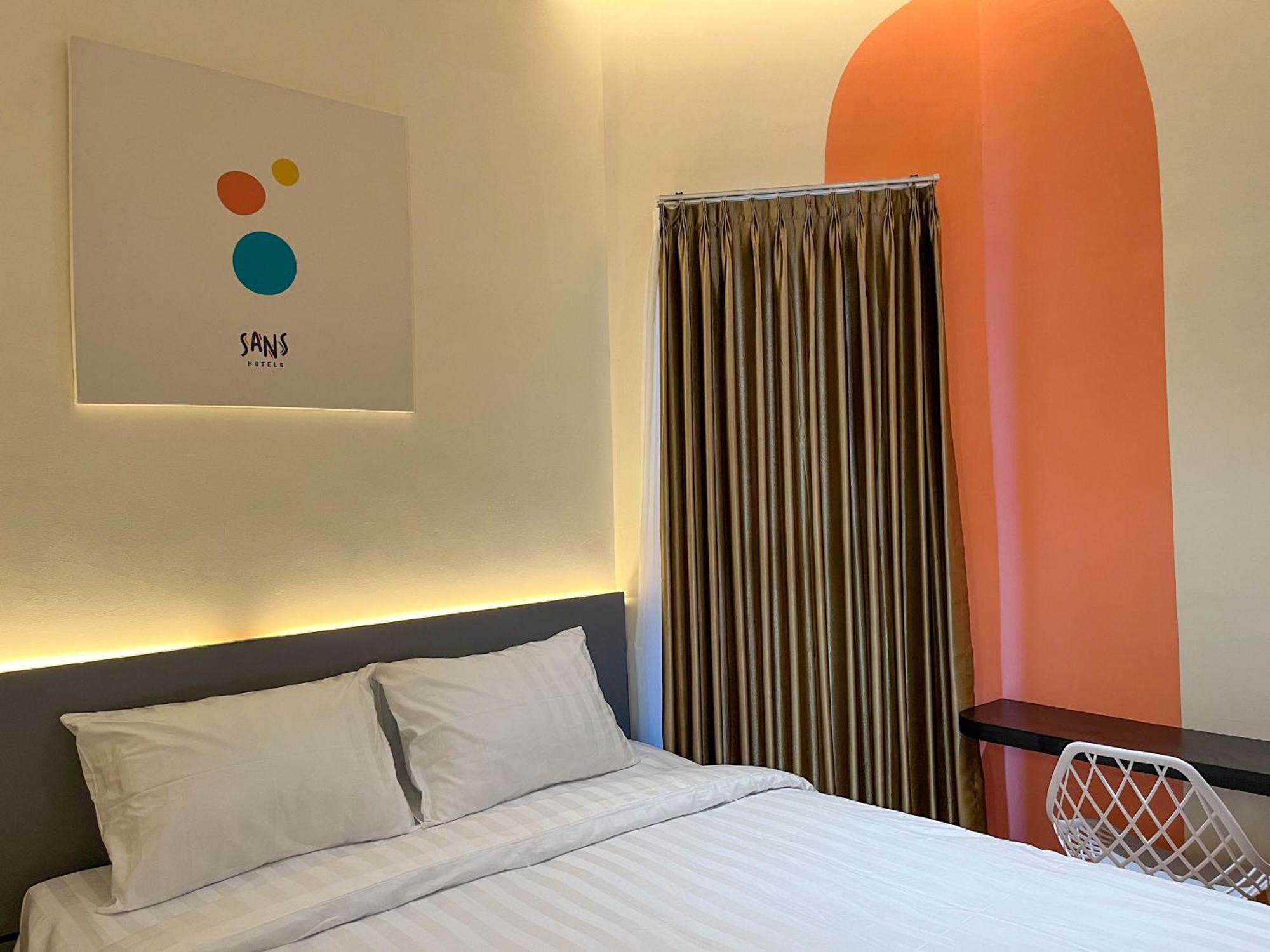 Sans Hotel Premiere Majapahit Semarang Exterior foto