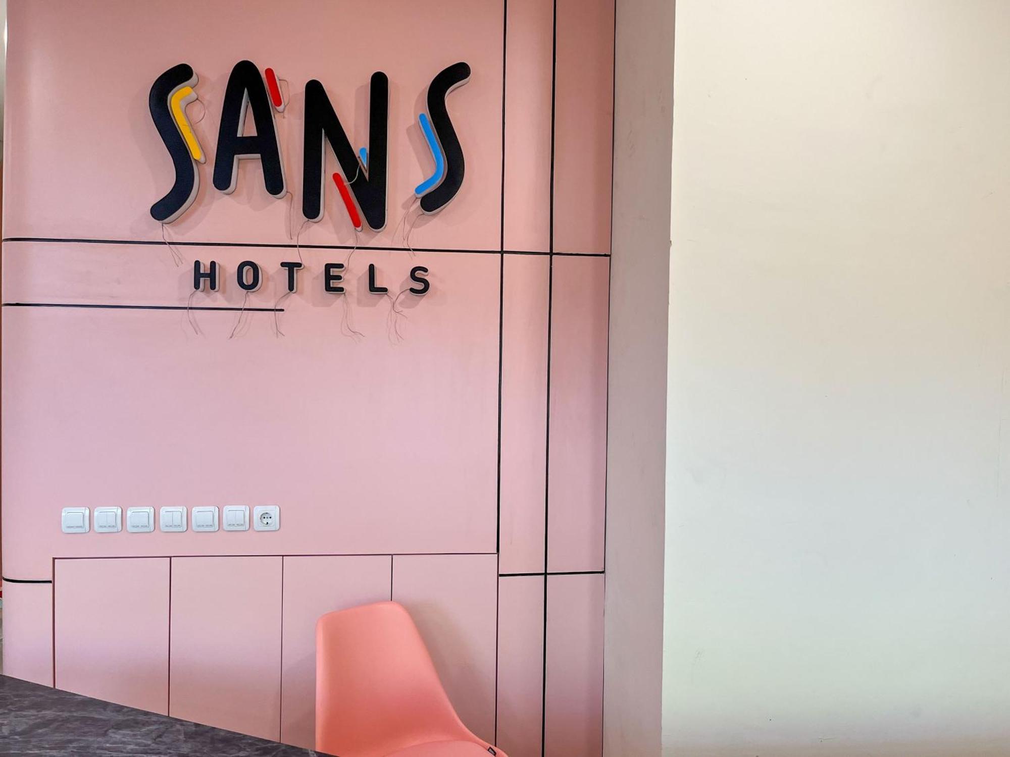 Sans Hotel Premiere Majapahit Semarang Exterior foto