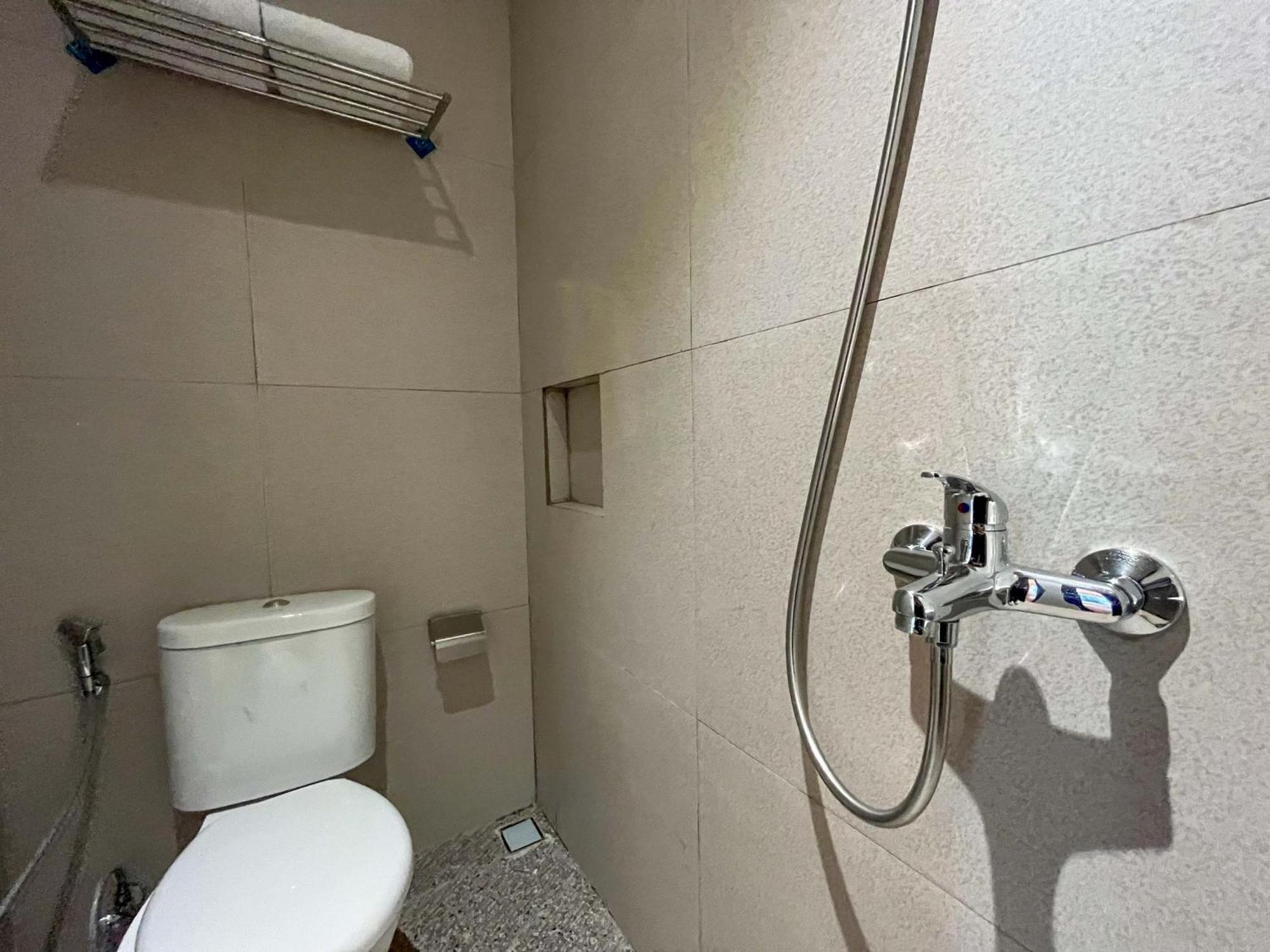 Sans Hotel Premiere Majapahit Semarang Exterior foto