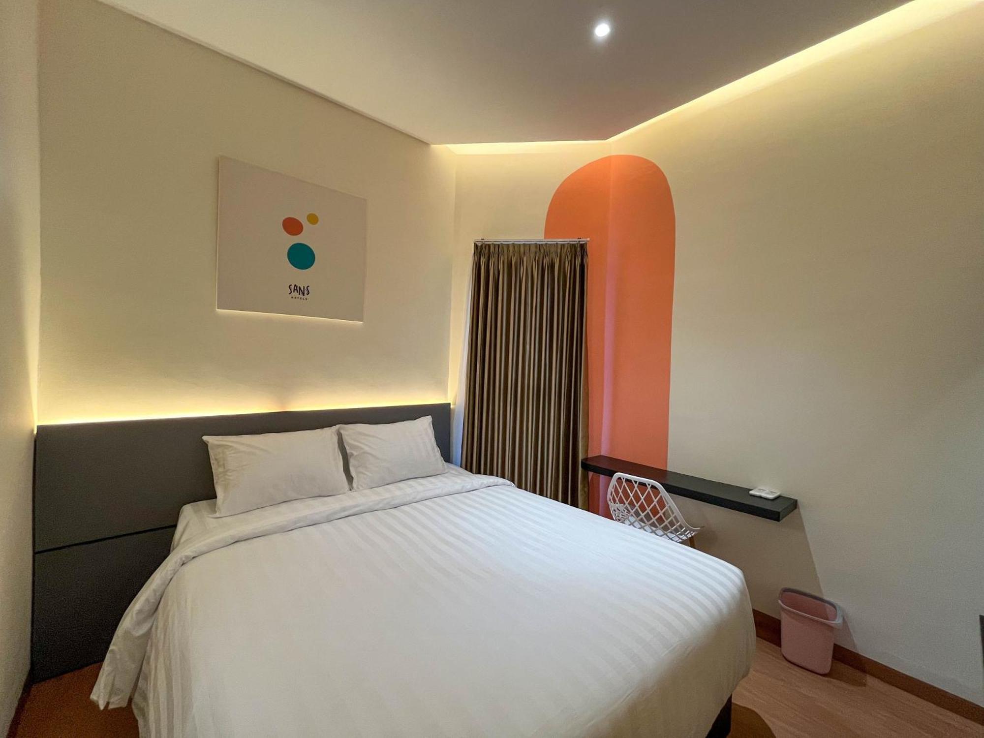 Sans Hotel Premiere Majapahit Semarang Exterior foto